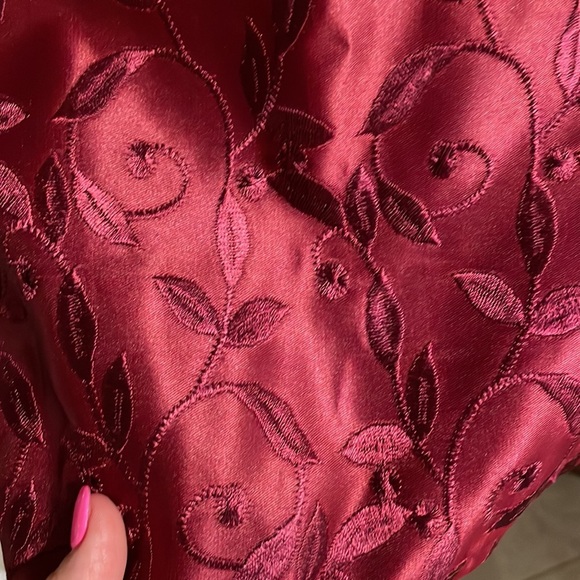 NWT Formal women’s sleeveless top tank embroidered zippered satin wine red 2X - Picture 4 of 10